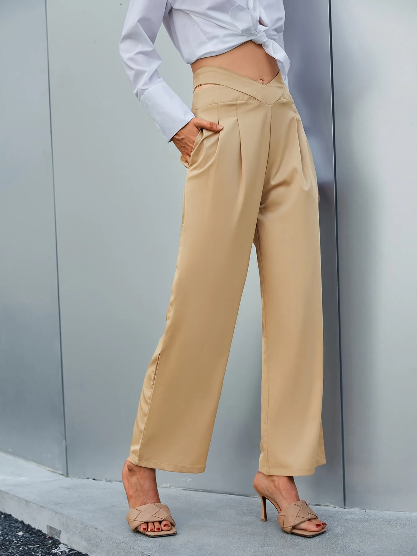 Cutout V-Waist Pleated Wide Leg Pants