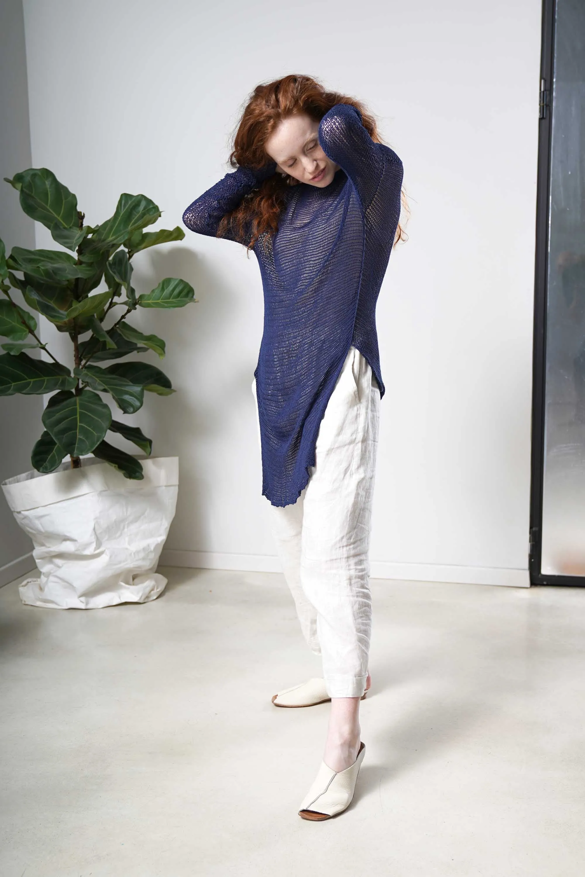 Loose knit sweater with side slits -Dark Navy blue