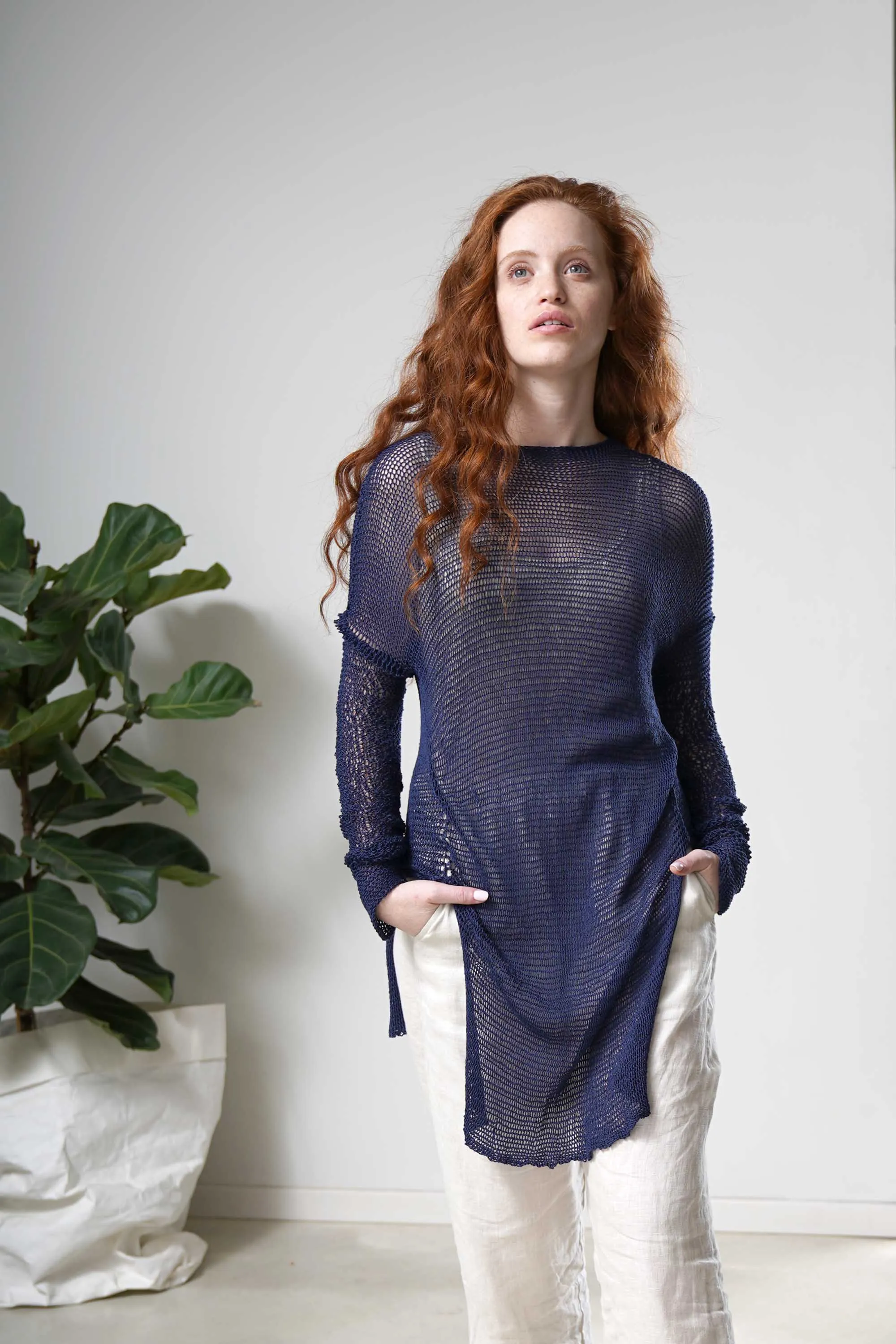 Loose knit sweater with side slits -Dark Navy blue